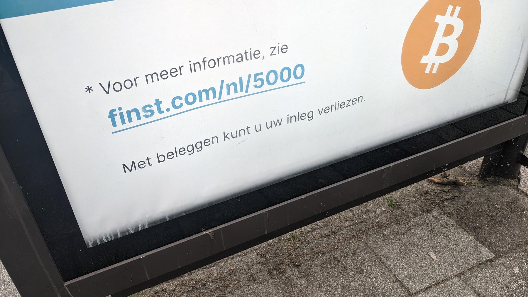 Finst cryptoplatform reclame, Molenlaankwartier, Rotterdam (2023) 02 - a sign that is on the side of